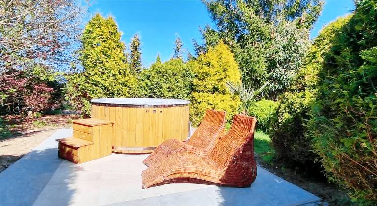 Farm with hot tub, terrace & BBQ — photo 4
