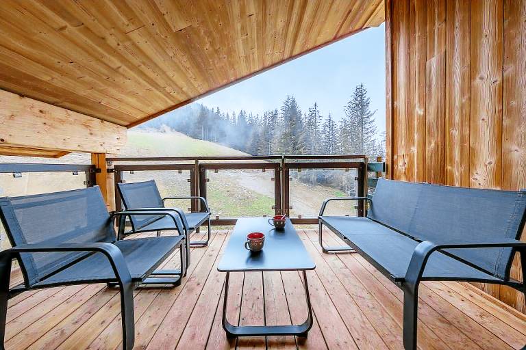 Children-friendly rental apartment with patio | Mountain view | Ski nearby | Dogs allowed in Courchevel