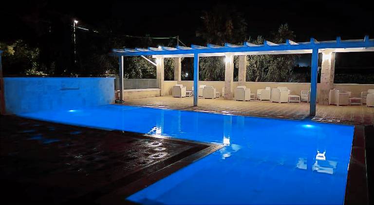 Apartment with barbecue, garden & pool in Vieste