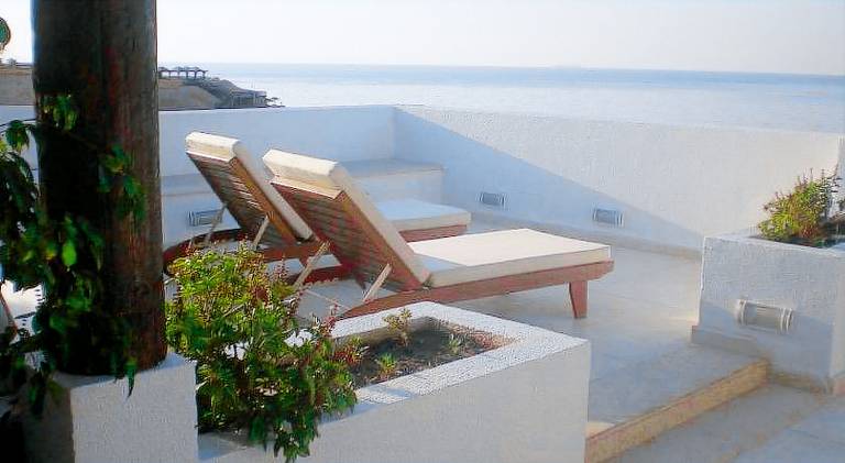 Serviced apartment with garden, terrace & pool — photo 3