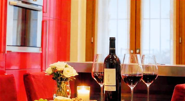 Holiday apartment with jacuzzi & terrace in Milan