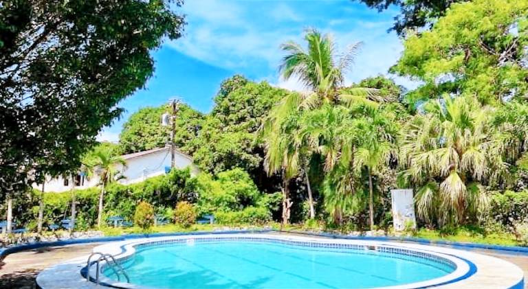 House with pool — photo 3