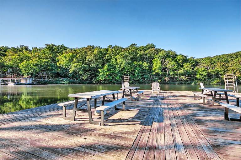 Boater’s Haven! Lake of the Ozarks Resort Retreat — photo 3