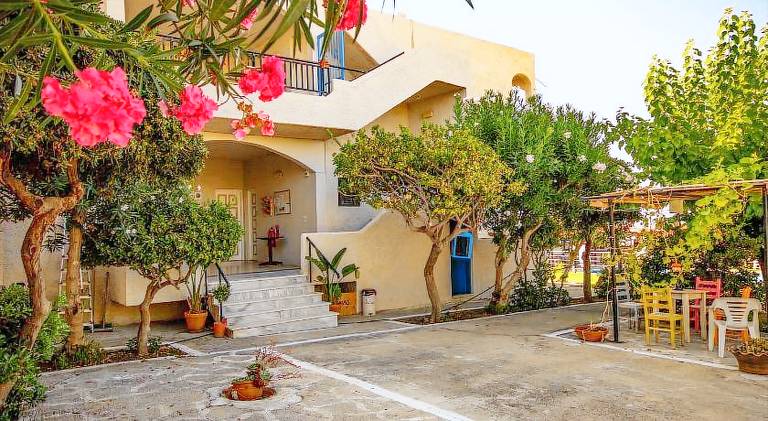 Lovely holiday apartment with terrace, pool & yard | Next to the beach | Pet-friendly — photo 3