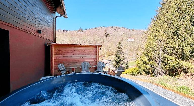 Chalet with hot tub & sauna — photo 4