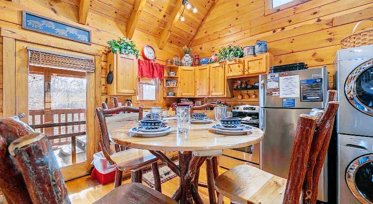 Vacation home with hot tub — photo 5