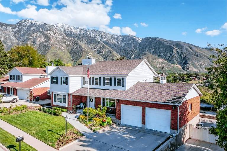 House with jacuzzi | Suitable for remote work in Sandy, UT