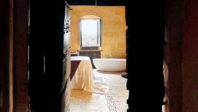 Charming Cave Suite Rental with Panoramic View of Murgia Valley, Southern Italy — photo 3