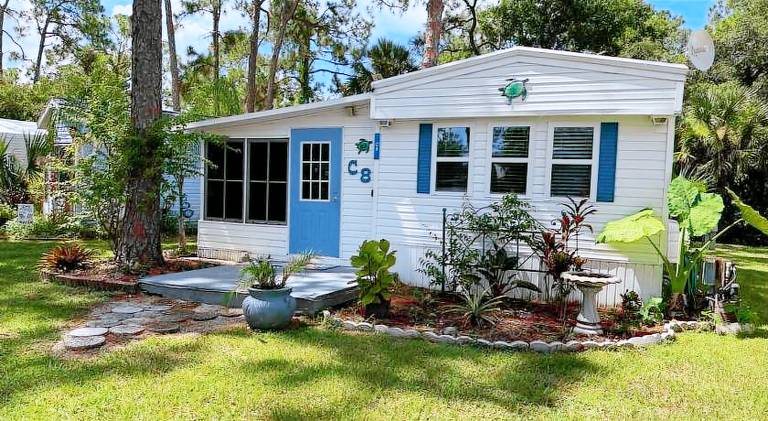 Lovely house with pool & jacuzzi | Pets are welcome in Venice, FL