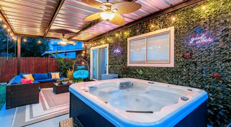 GameRoom, BBQ & Hot-tub by Lackland & SeaWorld in San Antonio, TX