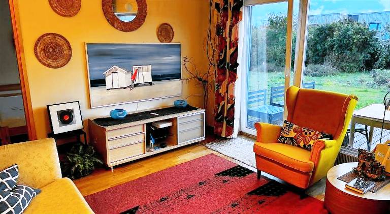 Holiday apartment with garden, patio & grill — photo 2