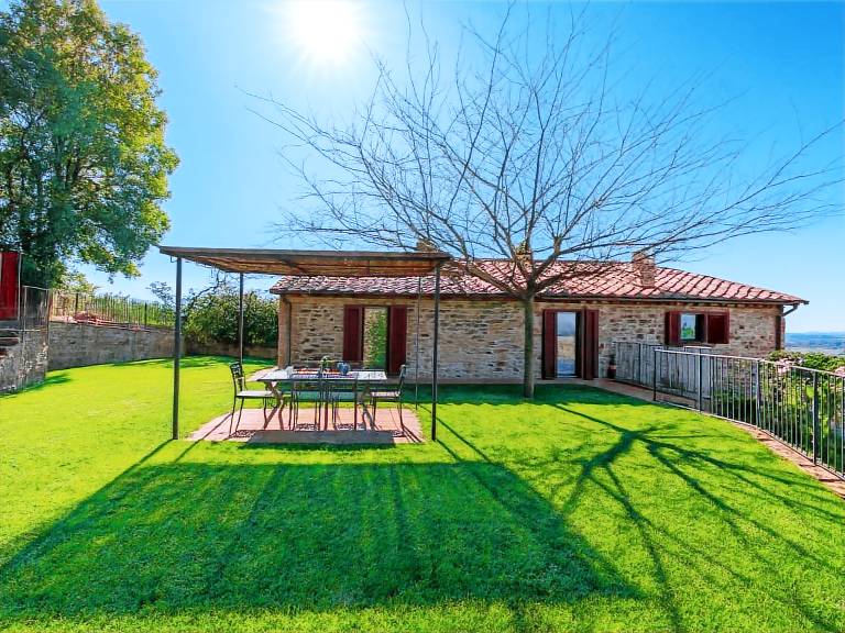 House with grill, garden & patio — photo 2