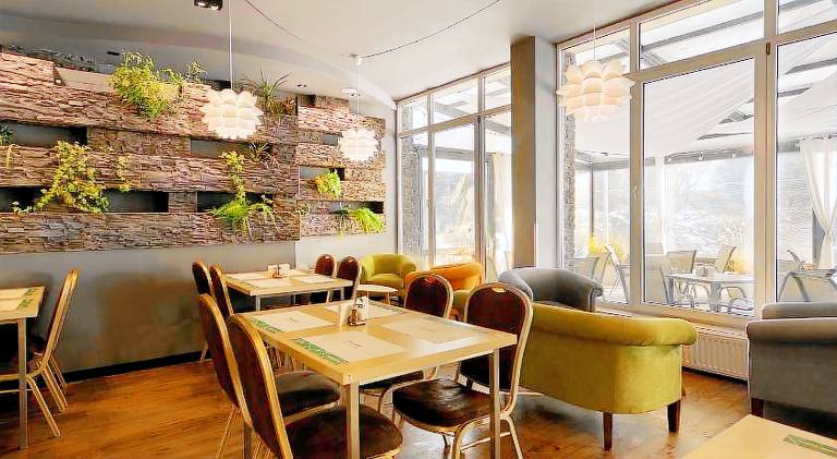 Serviced apartment with patio — photo 2
