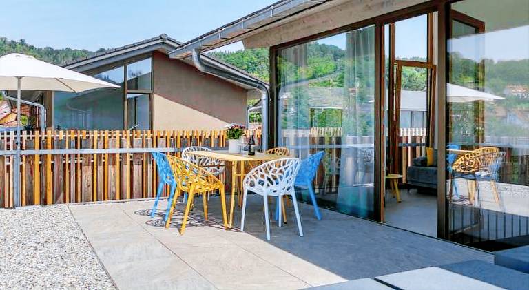 Vacation home with barbeque, terrace & yard — photo 4