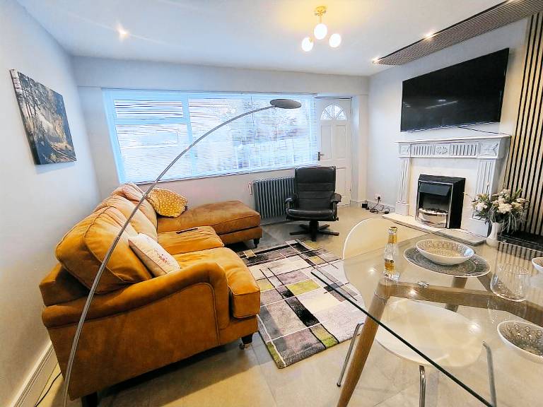 Vacation home with garden in Manchester