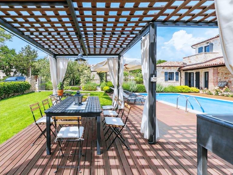 Vacation home with terrace, garden & private pool — photo 2