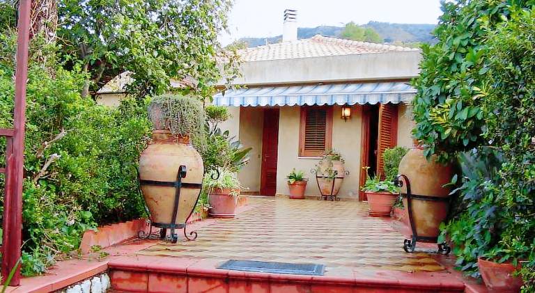 Stanza con bagno e cucina in comune in Villa Giardino Spiaggia — photo 5