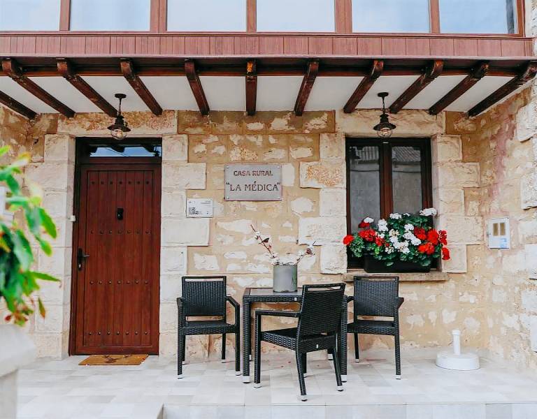 Country House 'La Medica' with Mountain View, Private Terrace and Wi-Fi in León