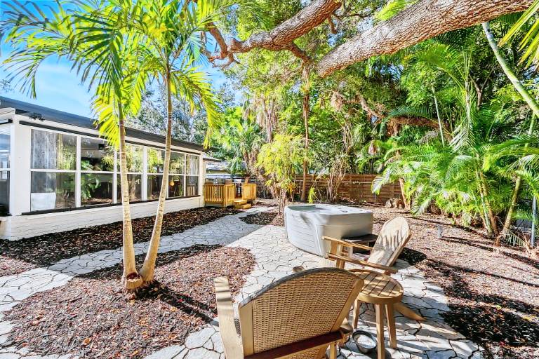 Coastal Cottage Escape Near Siesta Key Beach with Hot Tub - GRAND OPENING — photo 5