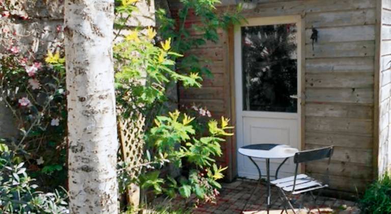 Vacation home with patio — photo 3