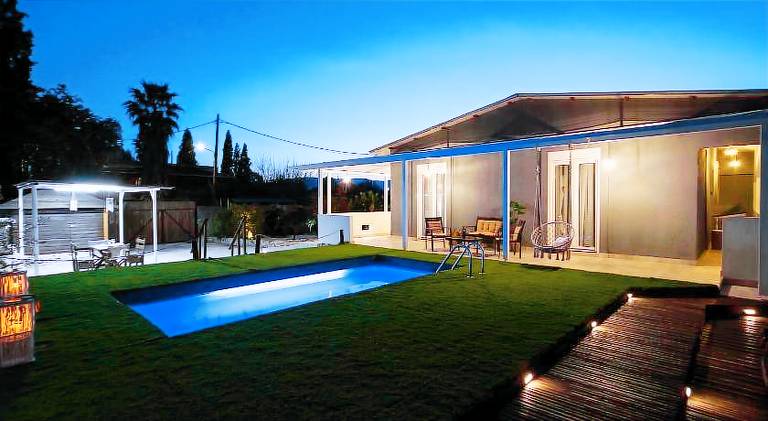 Fully equipped vacation home with private pool, patio & hot tub | Pets are welcome — photo 3