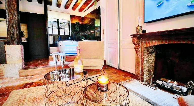 Holiday apartment with sauna & jacuzzi in Rouen