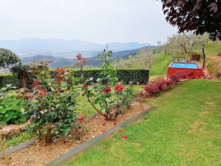 Vacation home with yard, private pool & BBQ | Mountain view — photo 5