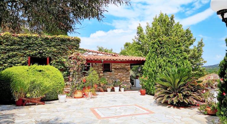 Villa with pool | Close to the beach | Pets are welcome — photo 5