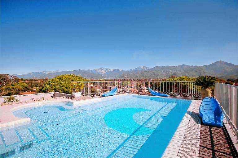 Serviced apartment with garden, jacuzzi & patio in Pietrasanta