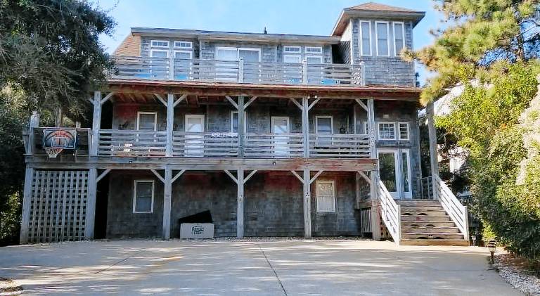 House with hot tub & pool in Nags Head, NC