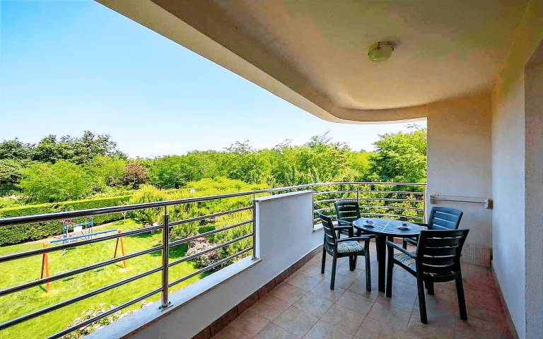 Holiday apartment with barbeque & garden in Umag