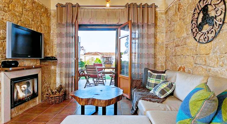 Lovely villa with patio, BBQ & pool | Next to the beach | Pets allowed — photo 2