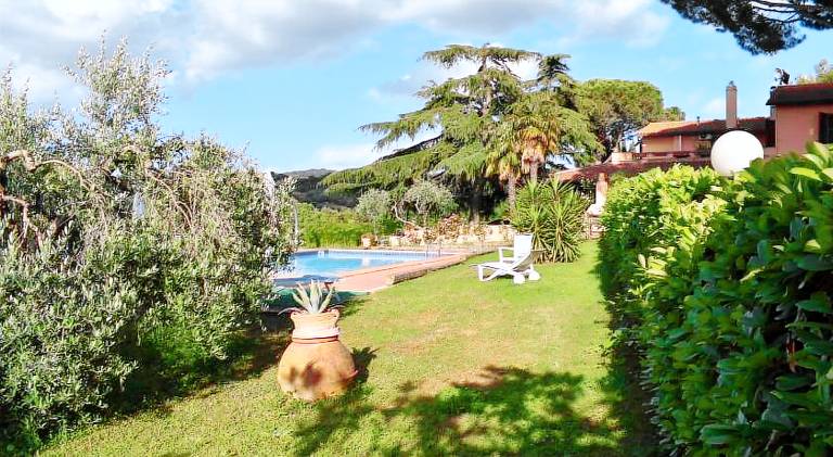 Rental apartment with terrace, pool & grill | Pets are welcome in Scansano