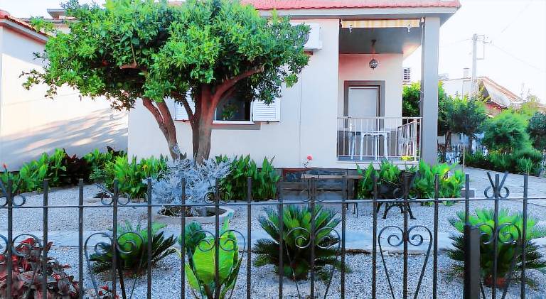 Nice vacation home | Pets are welcome in Aigialeia