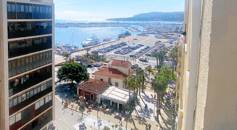 Apartment with 2 rooms for 4 persons in Denia