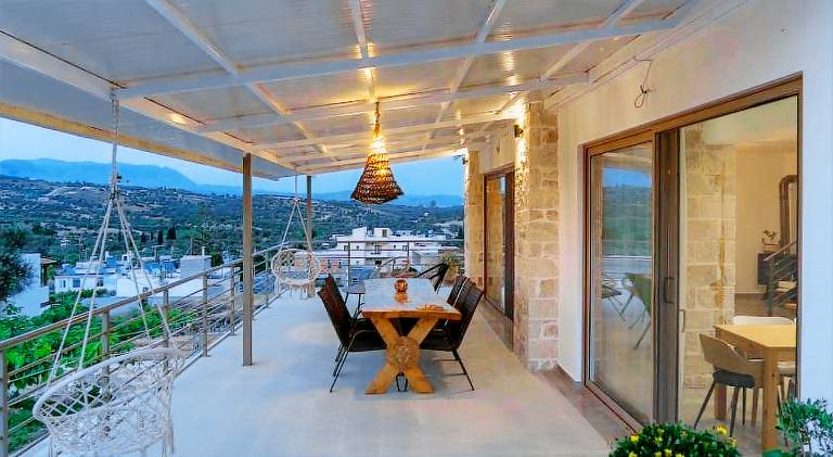 Vacation home with yard, patio & jacuzzi — photo 3