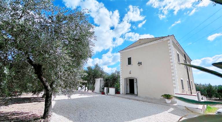 Vacation home with garden, terrace & barbecue in Mattinata