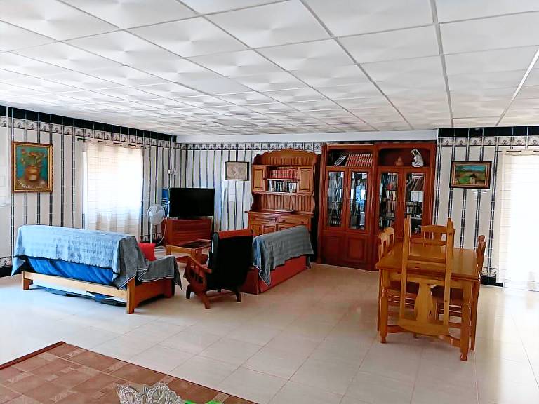 Family-friendly nice house with terrace, yard & pool | Suitable for remote work | Pets are welcome — photo 3