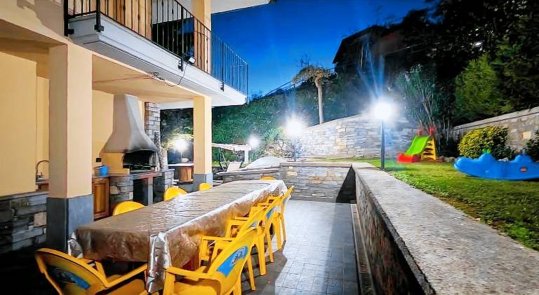 House with hot tub — photo 3