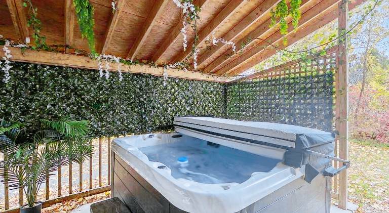 Ample chalet with jacuzzi | Pets are welcome — photo 2