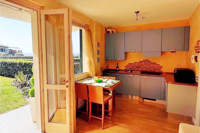 Beautiful rental apartment with pool, terrace & garden | Lake view | Dogs allowed — photo 3