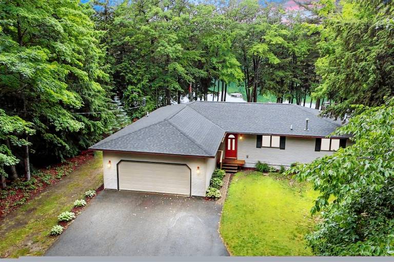 Children-friendly charming vacation home with yard | Water view | Dogs allowed — photo 4