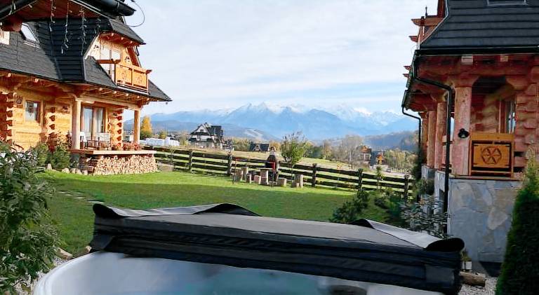 Chalet with garden, patio & hot tub — photo 4