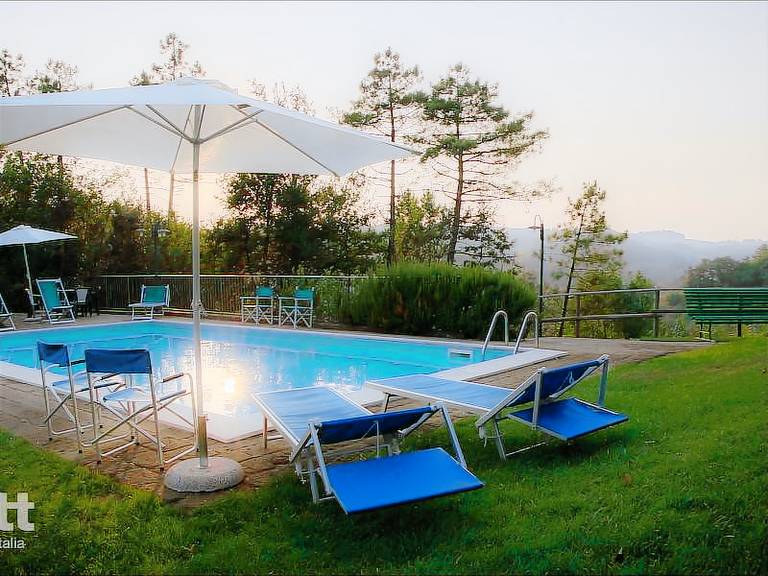 Vacation home with BBQ, patio & yard — photo 3