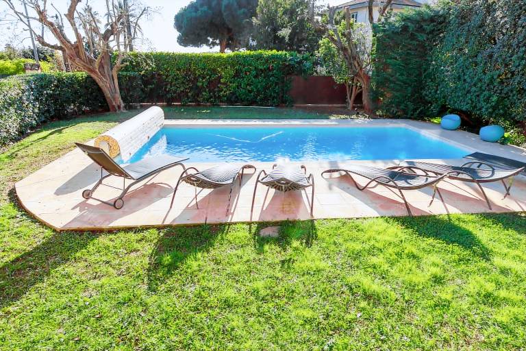 Villa with private pool, patio & grill — photo 4