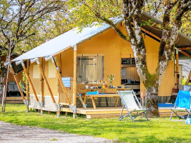 Lovely tent with patio & pool | Pets allowed — photo 4