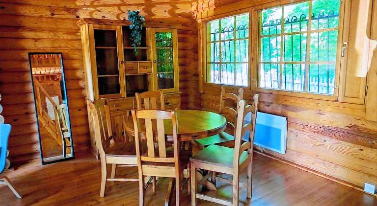 Chalet with terrace & yard — photo 4
