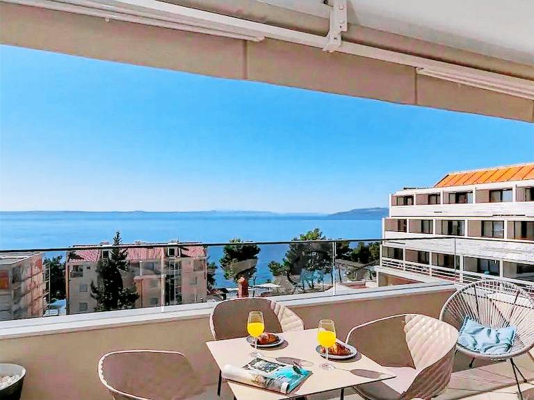 Holiday apartment with patio | Next to the beach | Dogs allowed in Tucepi