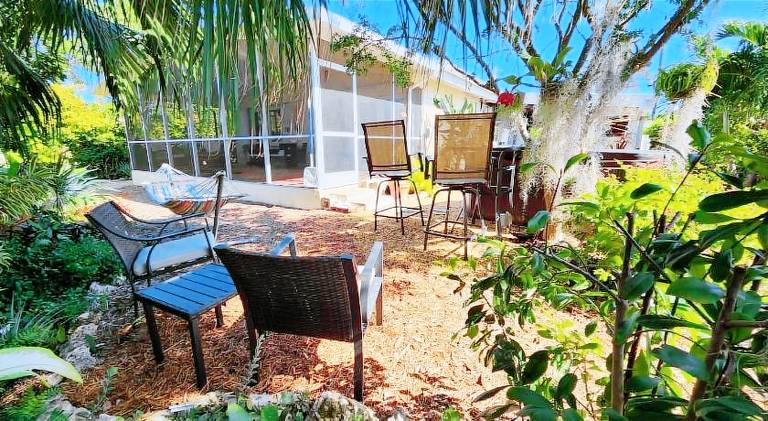 The Butterfly Cottage - Certified Butterfly Sanctuary - Ocean View Hot Tub - Authentic Keys Charm — photo 5
