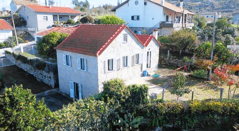 House with garden & terrace in Oliveira do Hospital
